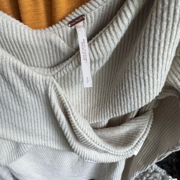 NWT Free People Size Small
Marley Off The Shoulder - Picture 3 of 4